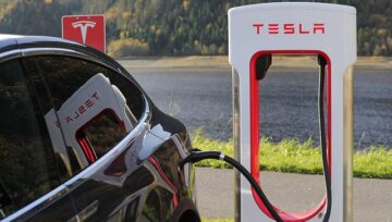 Autopilot Cars Raise Questions About Safety and Liability